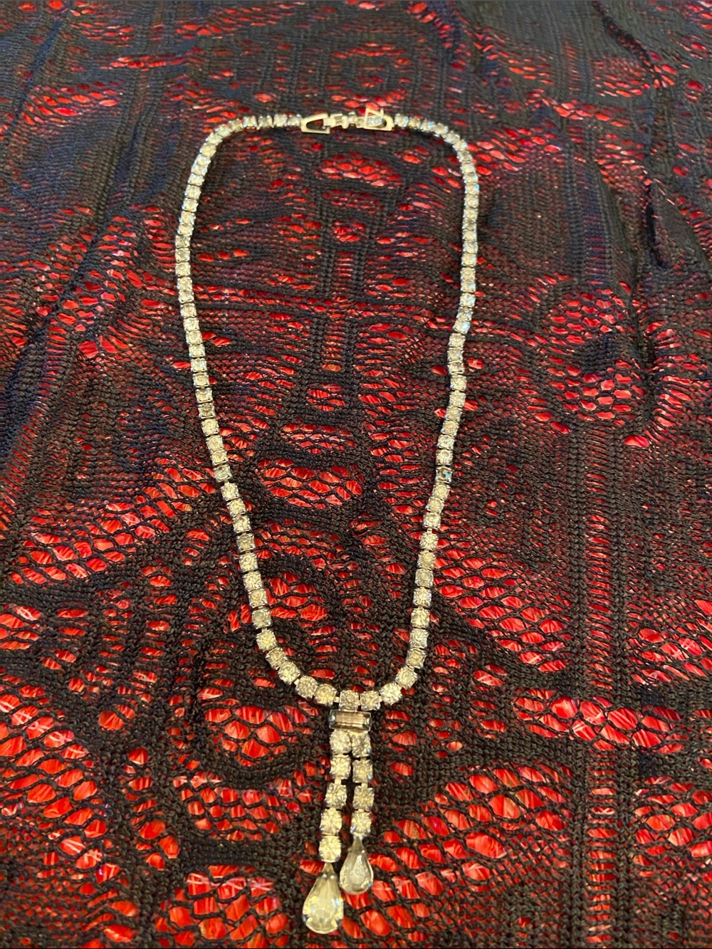 Elegant vintage rhinestone choker Necklace with Teardrop Pendant - Silver Tone